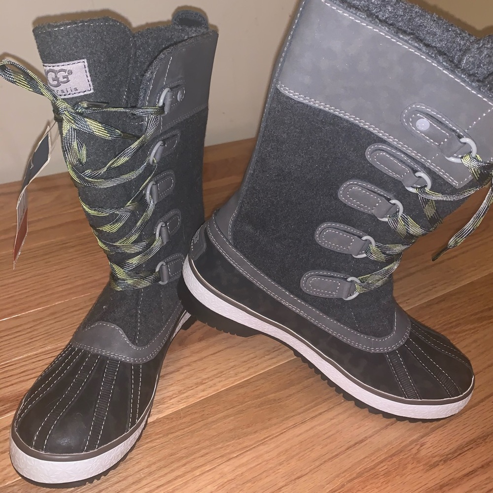 Snow boots